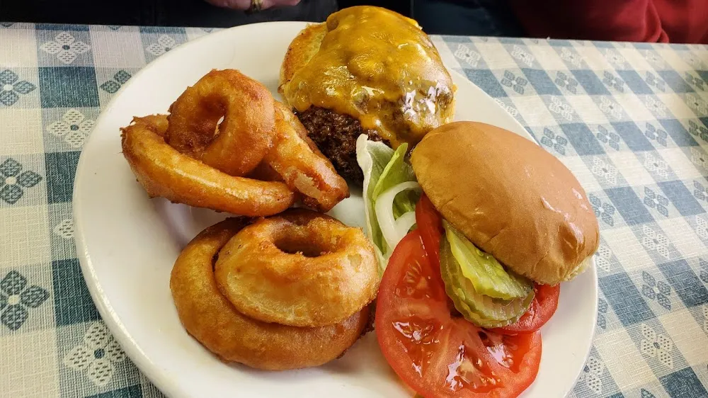 Cheeseburger and Onion Rings